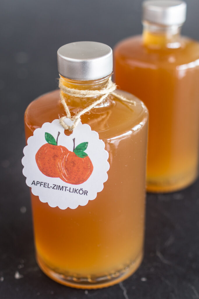 Likör selber machen: Apfellikör mit Zimt. Etiketten zum Ausdrucken. Einfaches Rezept. 